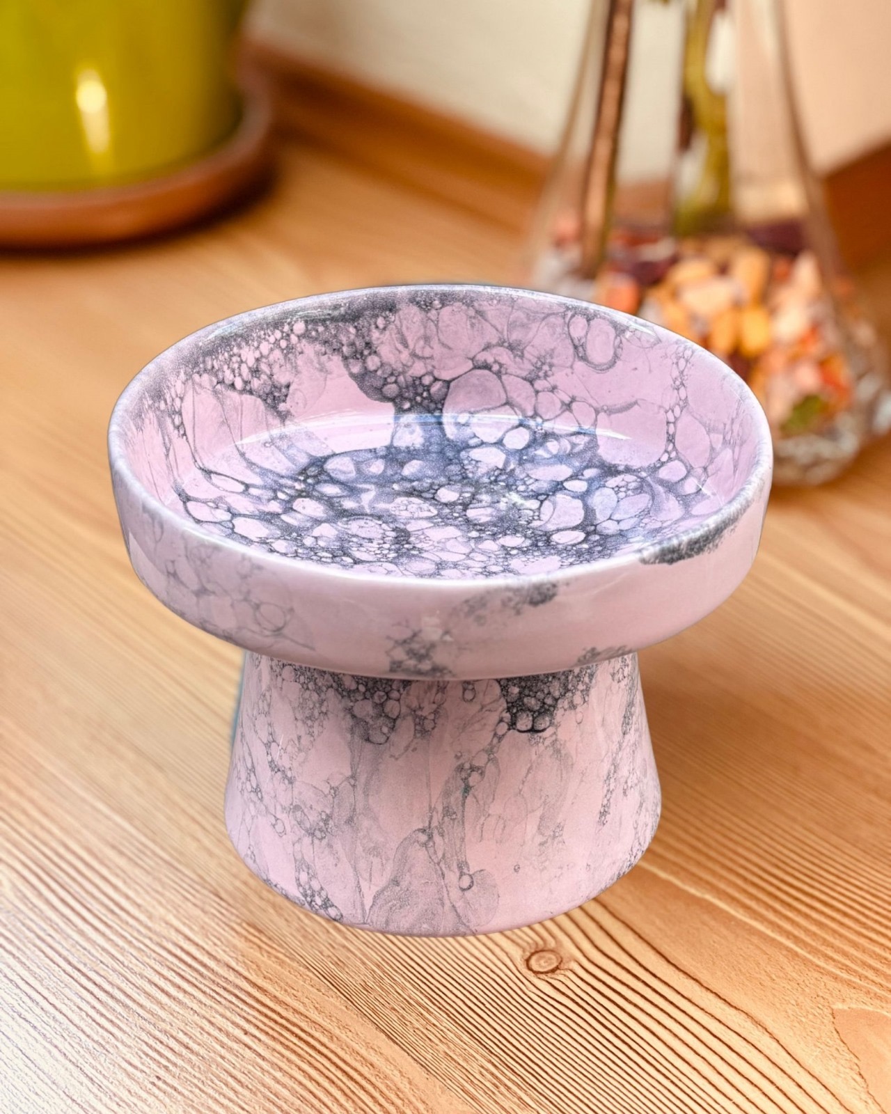 Eğimli Yüksek Seramik Mama Kabı Pembe
